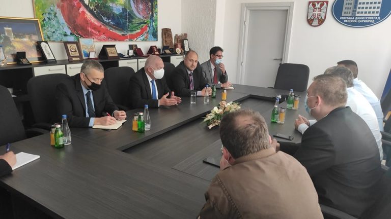 ОФИЦИАЛНО ПОСЕЩЕНИЕ В ПИРОТСКИ ОКРЪГ НА ПОСЛАНИКА НА РЕПУБЛИКА БЪЛГАРИЯ В БЕЛГРАД РАДКО ВЛАЙКОВ, И ГЕНЕРАЛНИЯТ КОНСУЛ В НИШ, ДИМИТЪР ЦАНЕВ