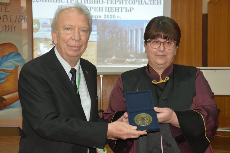 Тараклийският университет получи от българския президент плакет „Св. Св Кирил и Методий“