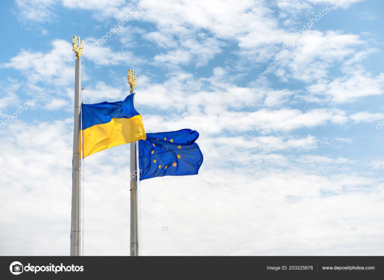 ЕС ще предостави на Украйна няколко заема на обща стойност над милиард евро