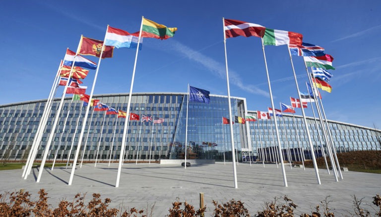 Северна Македония тържествено отбеляза една година от членството в НАТО