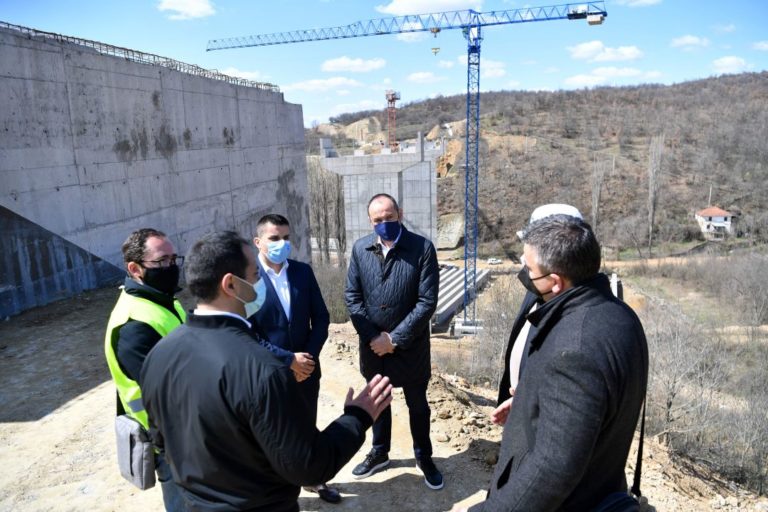 Министри от правителството на Северна Македония посетиха изграждането на новият експресен път до границата с България