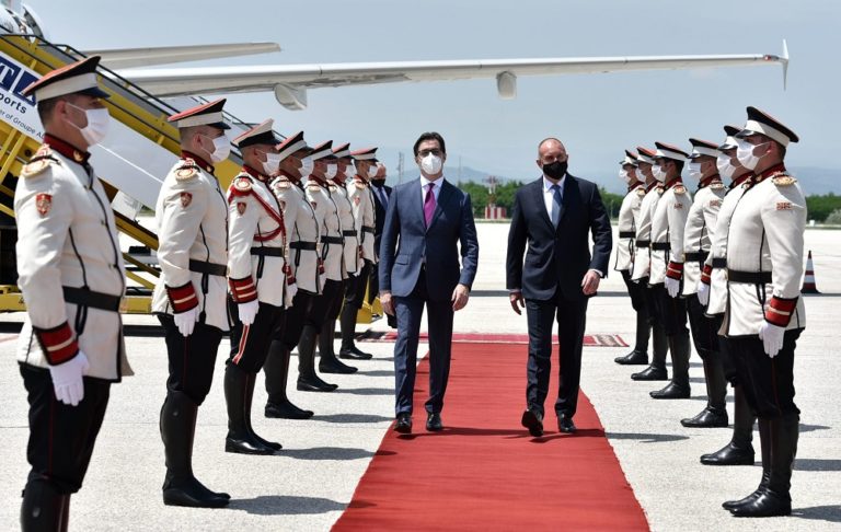 Президентите на Северна Македония и България заедно заминаха за Рим, да отдадат почит пред делото на светите братя Кирил и Методий