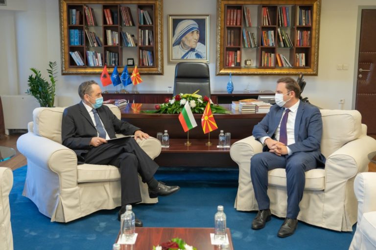 Българският посланик в Скопие проведе среща с министърът на външните работи на Северна Македония, а усилията за разрешаване на спора между двете страни се засилват