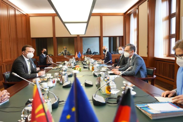 Министърът на външните работи на Северна Македония на дипломатически посещения в Германия и други европейски държави