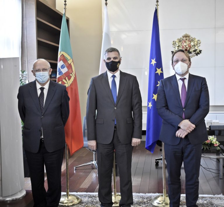 Външният министър на Португалия и комисаря по разширяване на ЕС, бяха на посещения в София и Скопие