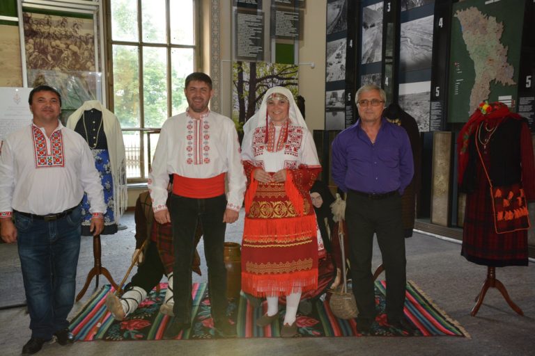 Народни костюми на българите от Тараклия бяха представени в молдовския Национален музей по етнография