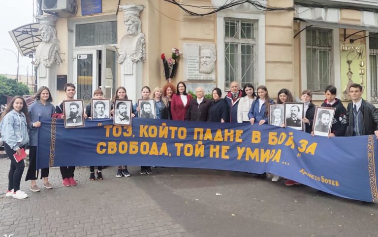 Българите в Украйна се поклониха пред паметта на Христо Ботев