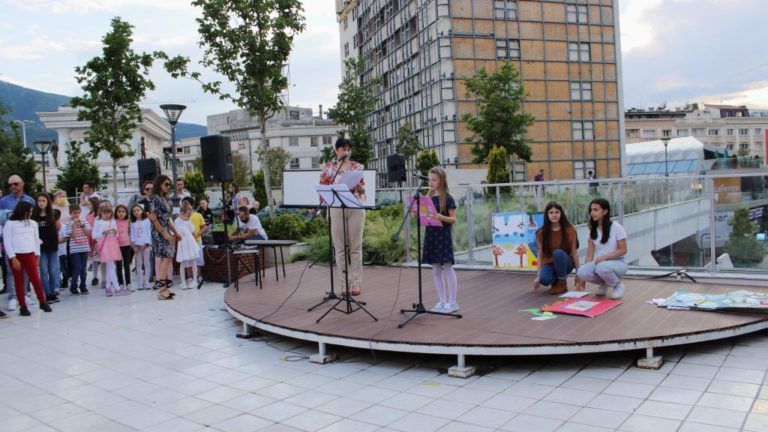 Над 60 деца от различни възрастови групи в Северна Македония, представиха арт програма по проект финансиран от България