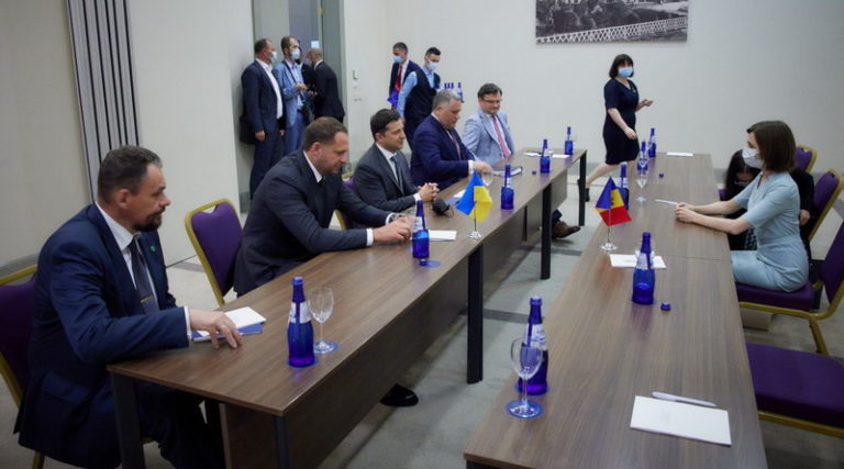 Президентите на Украйна и Молдова са  обсъдили въпроса  за изграждането на мост през Днестър