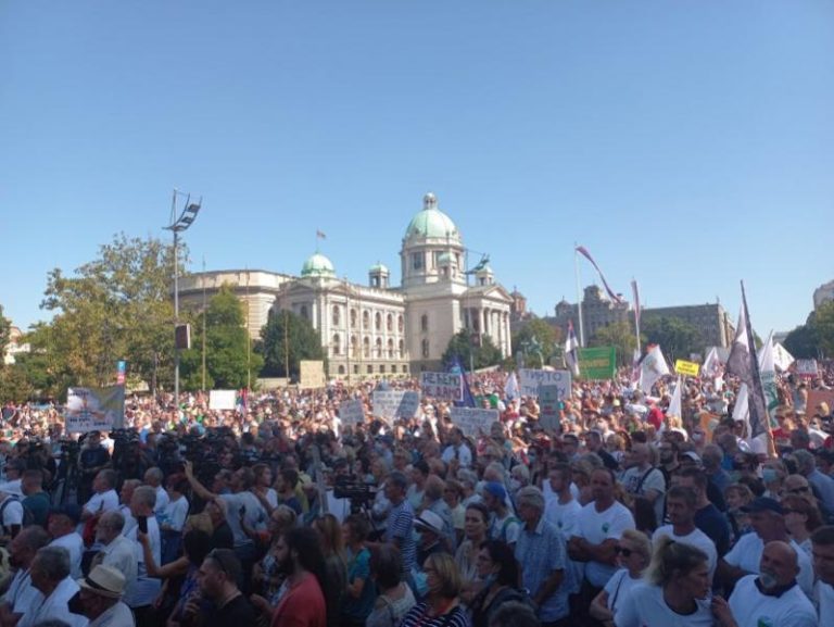 “Blokiraćemo ne samo Brankov most, već celu Srbiju” poručili sa Ekološkog ustanka u Beogradu