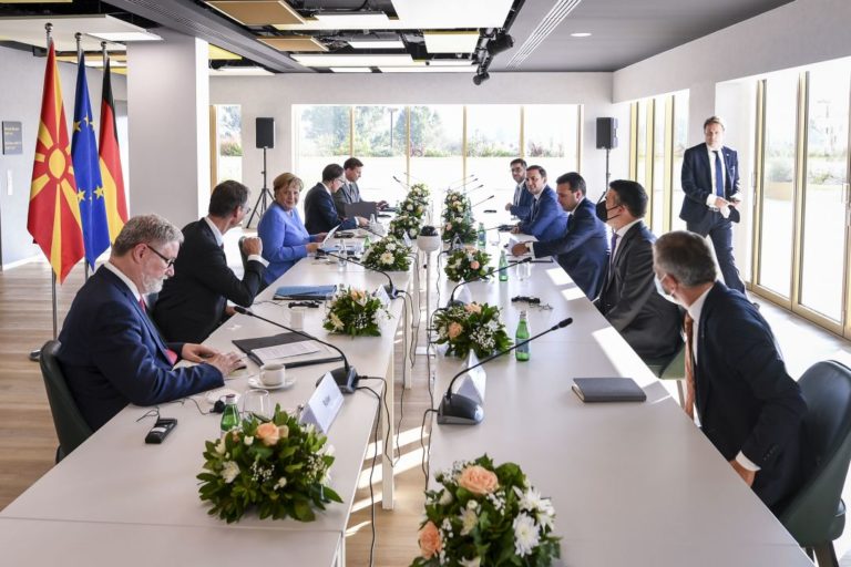 Правителствена делегация от Северна Македония проведе среща с германския канцлер Ангела Меркел в Тирана