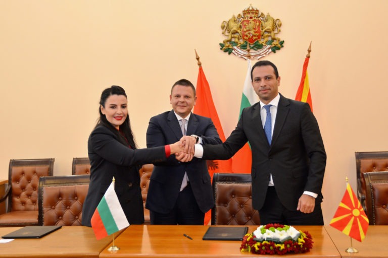 Северна Македония, България и Албания подписаха Меморандум за изграждането на устойчива инфраструктура по протежението на Коридор №8