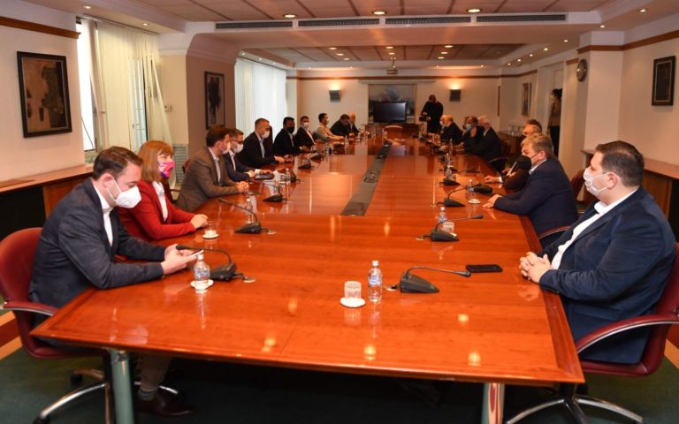 Управляващото мнозинство в Северна Македония остава стабилно, коалиционните партньори са против оставката на премиера Зоран Заев