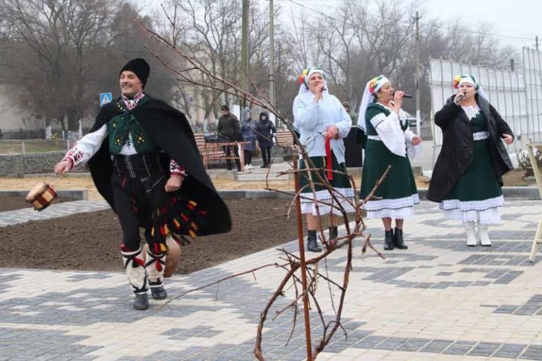 В село Българийка  се появи площад в национален стил
