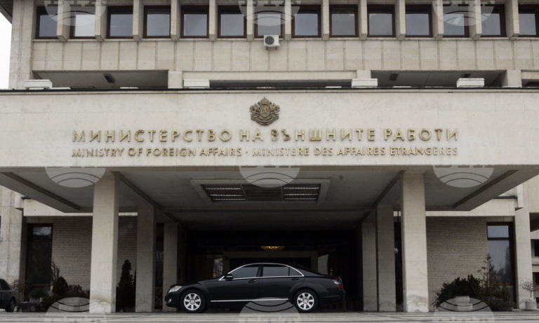 Към момента около 120 български граждани са заявили желание да бъдат евакуирани от Украйна, съобщават от МВнР