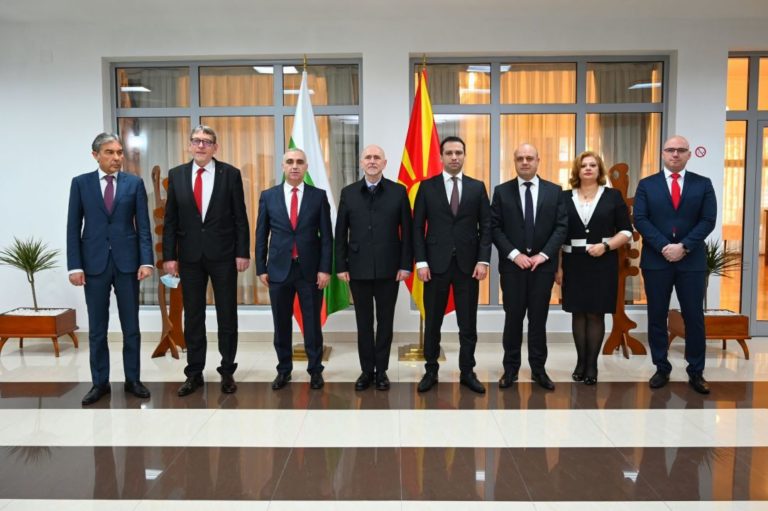 Правителствени делегации и туроператори пътуваха с първият полет на обновената авиолиния София – Скопие