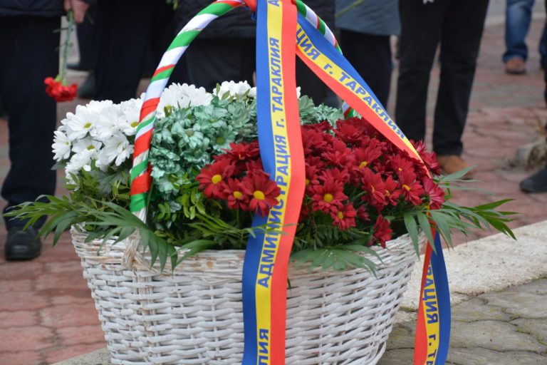 В Тараклия сведоха глави в знак на признателност пред хилядите жертви, положили своя живот по пътя към освобождаването на България.