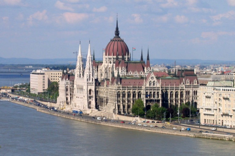 Избират български застъпник в унгарския парламент на трети април
