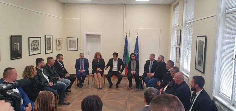 Държавното ръководство и опозицията в Северна Македония критикуваха откриването на културния център „Иван Михайлов“ в Битоля