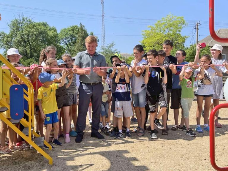 Нова детска площадка в Болградско