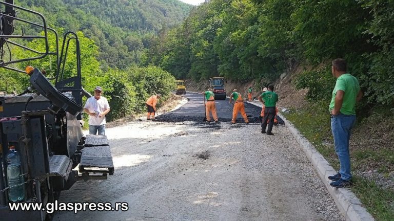 Положиха нов асфалт в босилеградското село Бистър