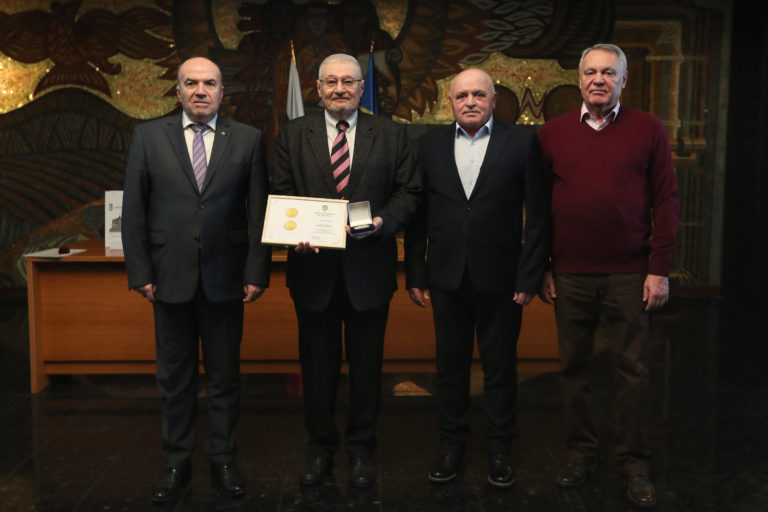 Посланик Петър Воденски бе награден с почетния знак на Тараклийския район в Република Молдова