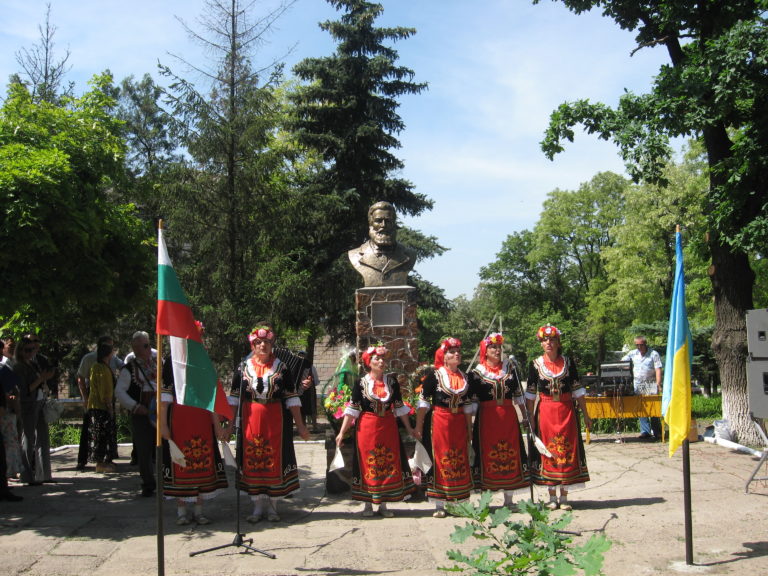 ПАМЕТНИЦИ, МЕМОРИАЛНИ ПЛОЧИ И МУЗЕИ НА ХРИСТО БОТЕВ В УКРАЙНА