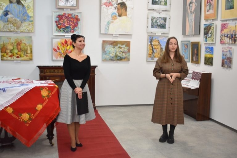 Бесарабски българки участват в изложбата „Красота, създадена от жена“ в Измаил