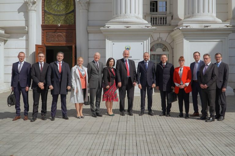 В Северна Македония годишно недостигат около 10.000 работници, въпреки увеличението на минималната заплата