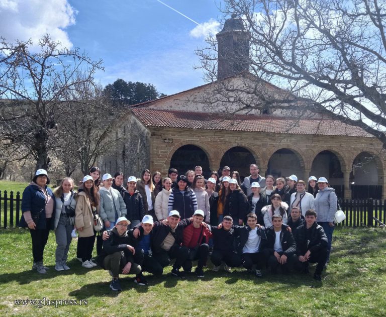 Гостите на Великденският фестивал посетиха Босилеградското село Извор