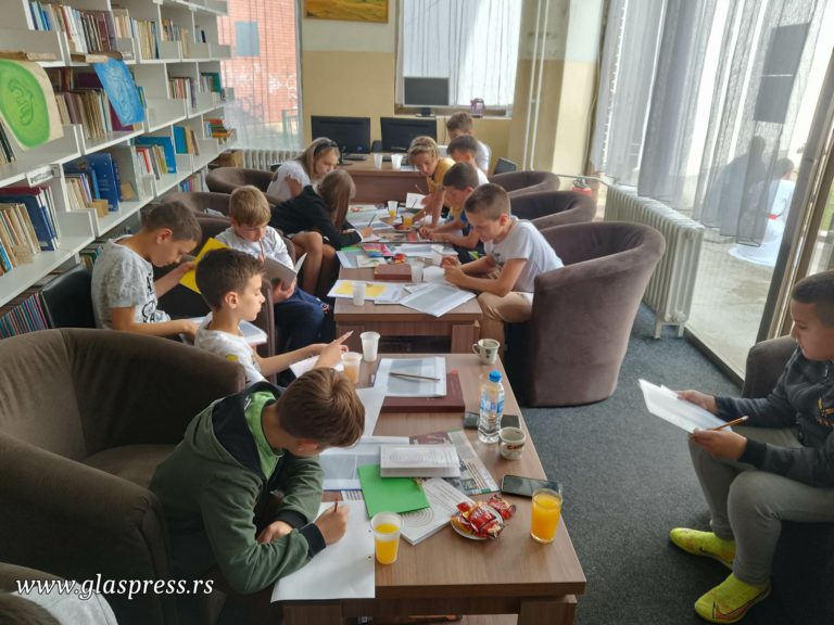 Деца от Босилеград се учиха да пишат буквите на глаголица