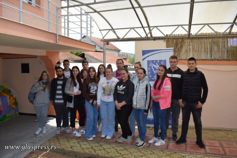 Сдружение „ГЛАС“ изнесе урок на учениците от босилеградската гимназия