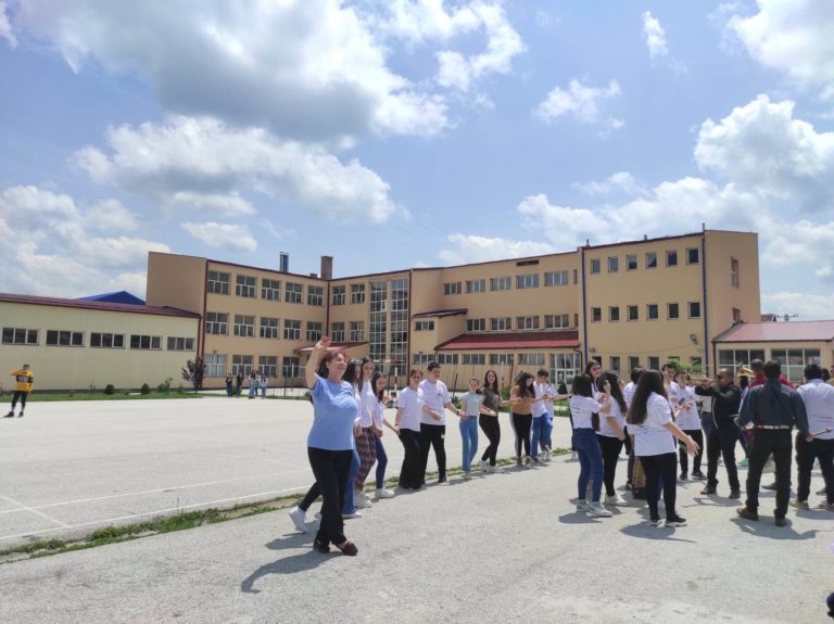 Босилеградските осмокласници чуха последния си училищен звънец