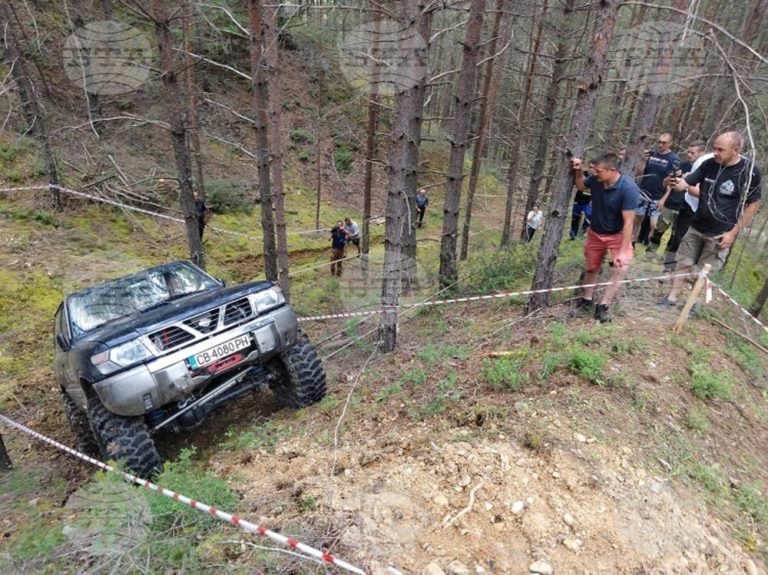 Почитатели на екстремните преживявания се включиха в офроуд надпревара в Босилеград