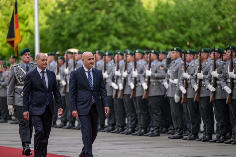 Премиерът на Северна Македония е на официално посещение в Германия