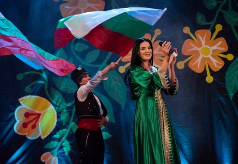 Бесарабска българка ще пее по време на издигането на българското знаме на „Пилон Рожен“