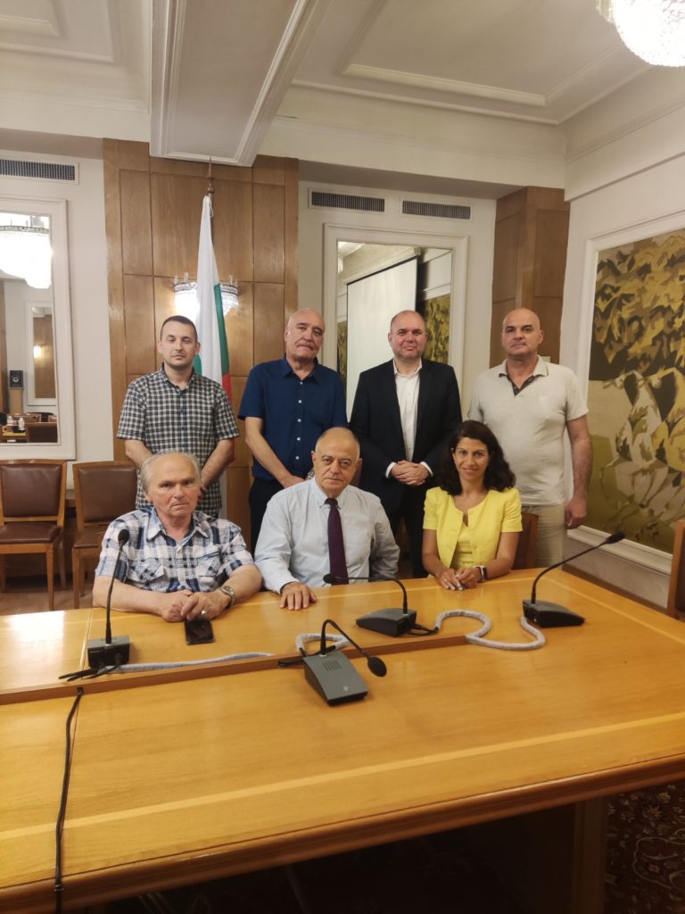 Българи от Босилеград и Цариброд на среща с ПГ на ПП-ДБ  в Народното събрание