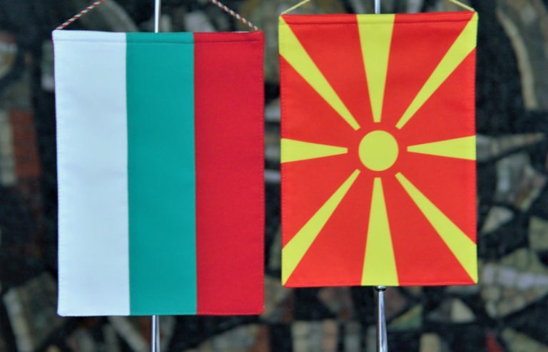 Министърът на отбраната на България проведе среща с посланикът на Северна Македония в София