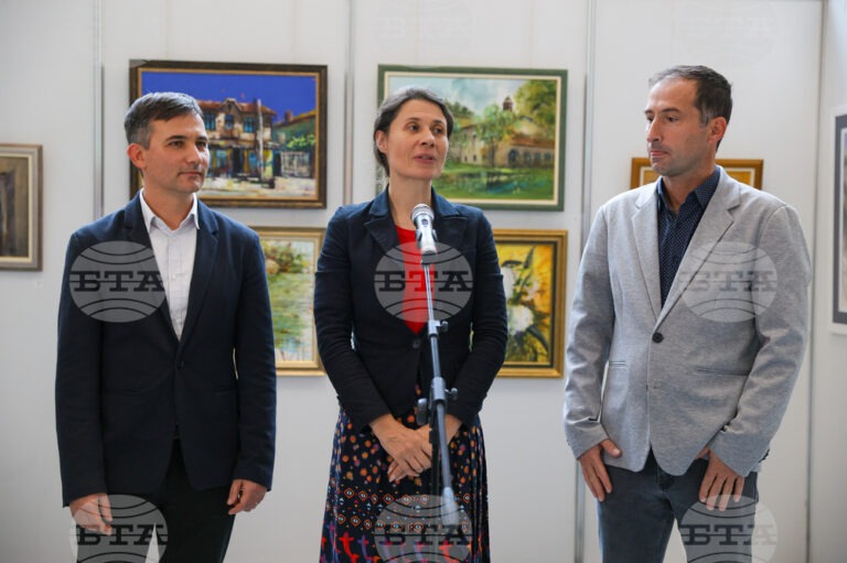 Изложбата „Босилеград в цветове” откриха в Народното събрание