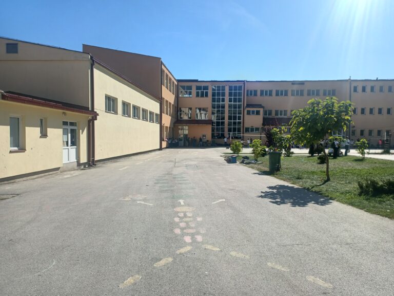 Учениците в Босилеград се наслаждават на мини ваканция по повод Деня на примирието