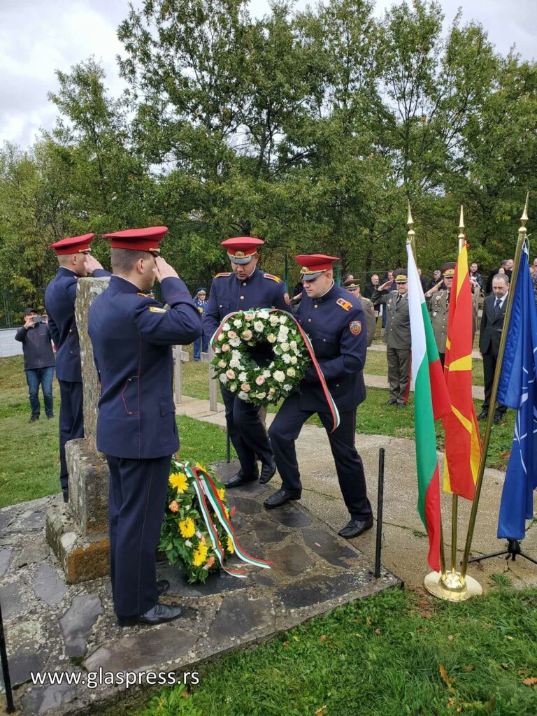 На военното гробище в село Цапари беше отдадена почит на загиналите герои от Българската армия