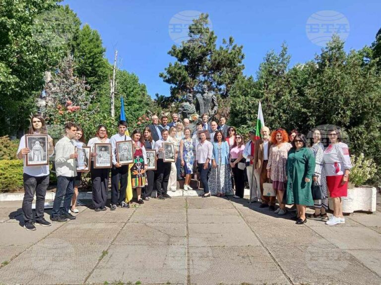 Българската общност в Одеса почете паметта на светите братя Кирил и Методий с полагане на цветя