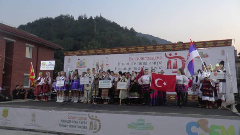 В Босилеград тържествено откриха шестнадесетото издание на фестивала „Босилеградско краище пее и танцува“