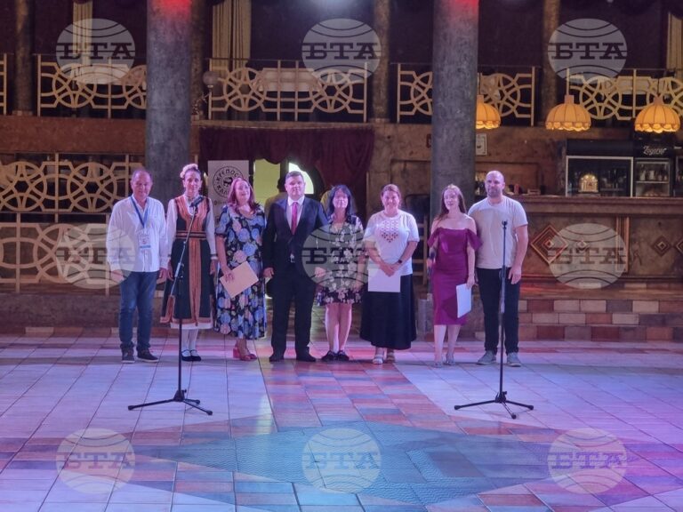 Във Велико Търново бе открит първият Фестивал на българските фолклорни състави в чужбина