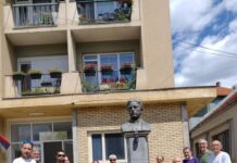 Босилеградчани се поклониха и положиха цветя пред паметника на Васил Левски в града