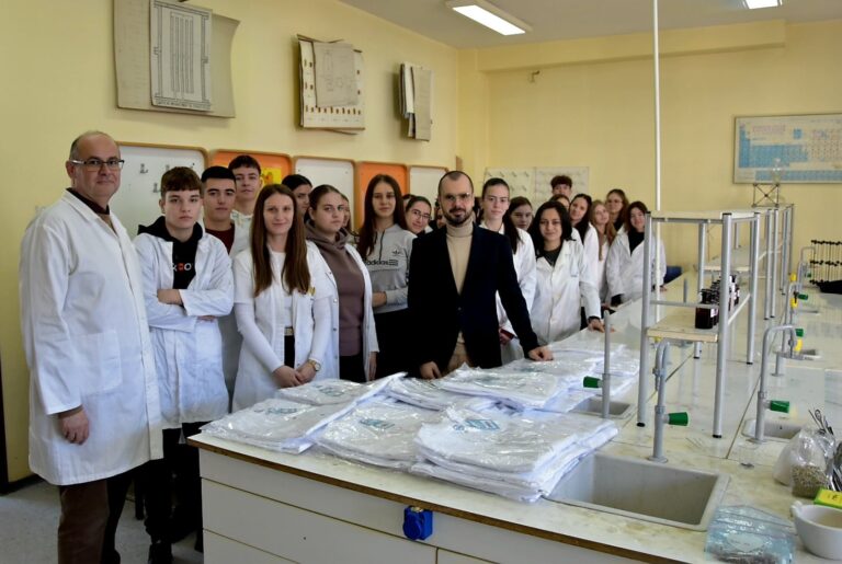 Лабораторни облекла дари БСЦ във Враня