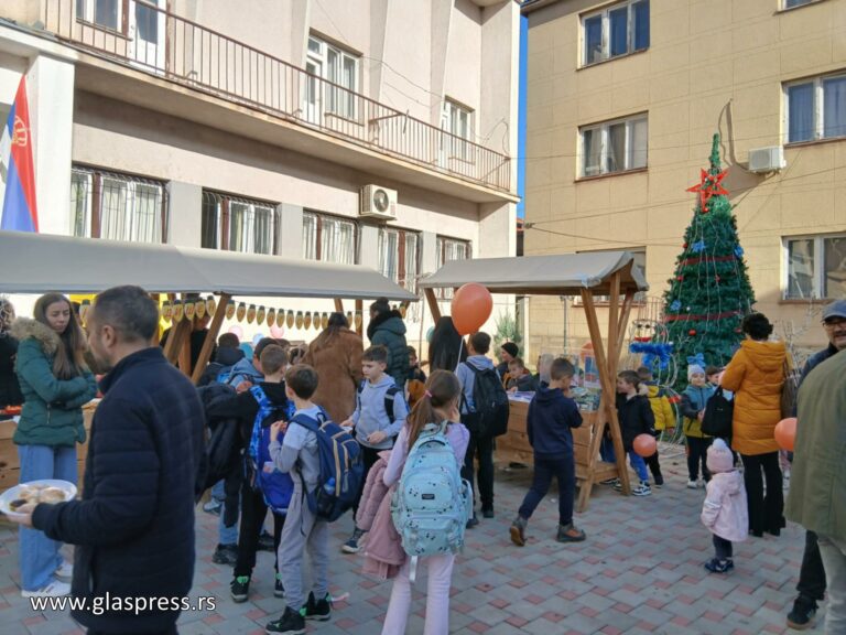 Хуманитарен новогодишен базар на Предучилищно ведомство „Детска радост“ в Босилеград