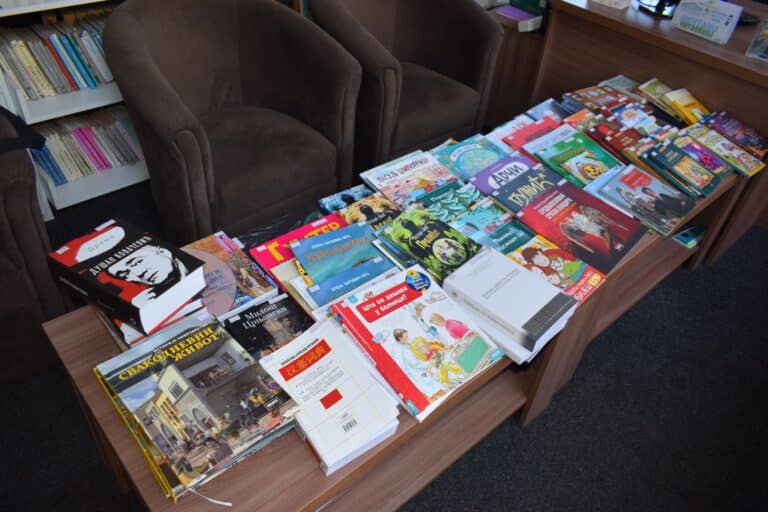 В босилеградската библиотека бе открита изложба на нови книжни заглавия