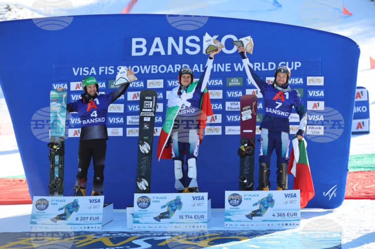 Тервел Замфиров спечели паралелния гигантски слалом от Световната купа по сноуборд в Банско, Радослав Янков остана трети