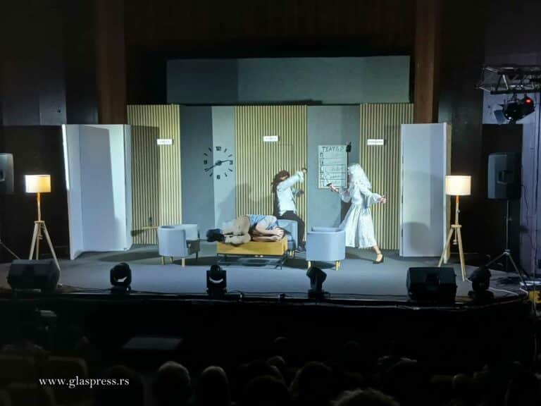 Комедията „Чакащи артисти“ зарадва Босилеградчани